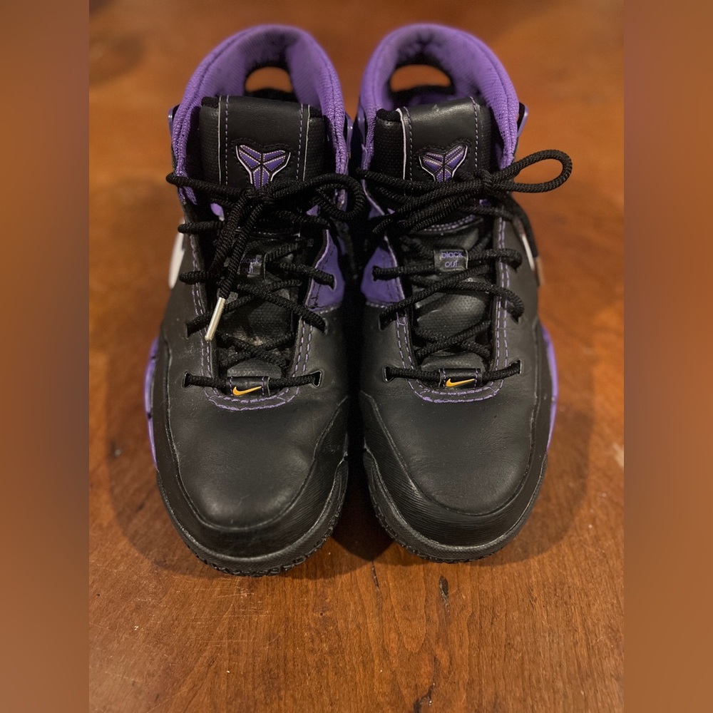 Nike Zoom Kobe 1 'Black Out' sneaker 
Men Size 9.5
